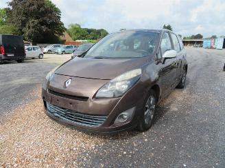 Schade scooter Renault Scenic 7 PLACES - PROBLEM FAP 2011/11