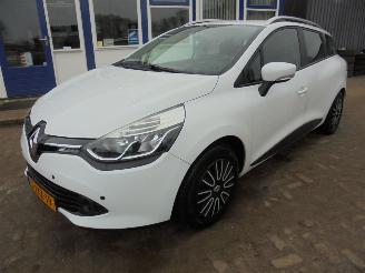 Schade scooter Renault Clio Estate0.9 TCE Expression 2014/11