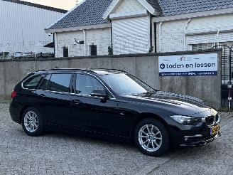 Schade scooter BMW 3-serie Touring 320D 190Pk Automaat Luxery Head-Up 2015/10